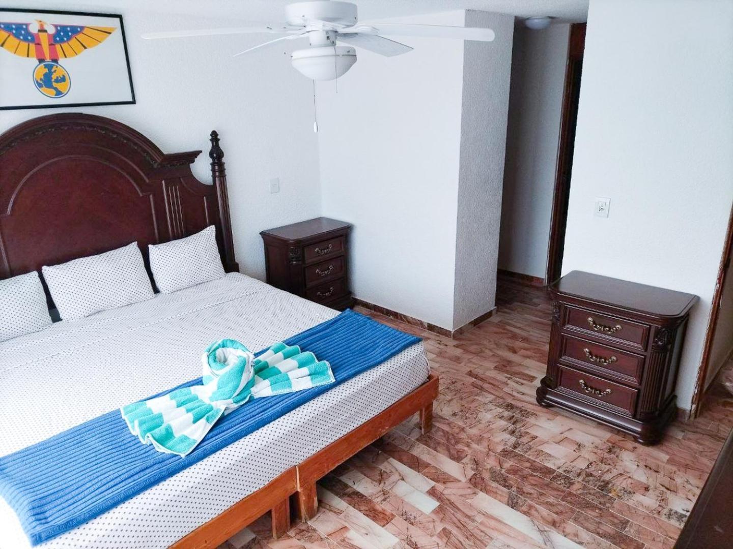 Ocean View, 3 King Beds, Balcony Apartment *