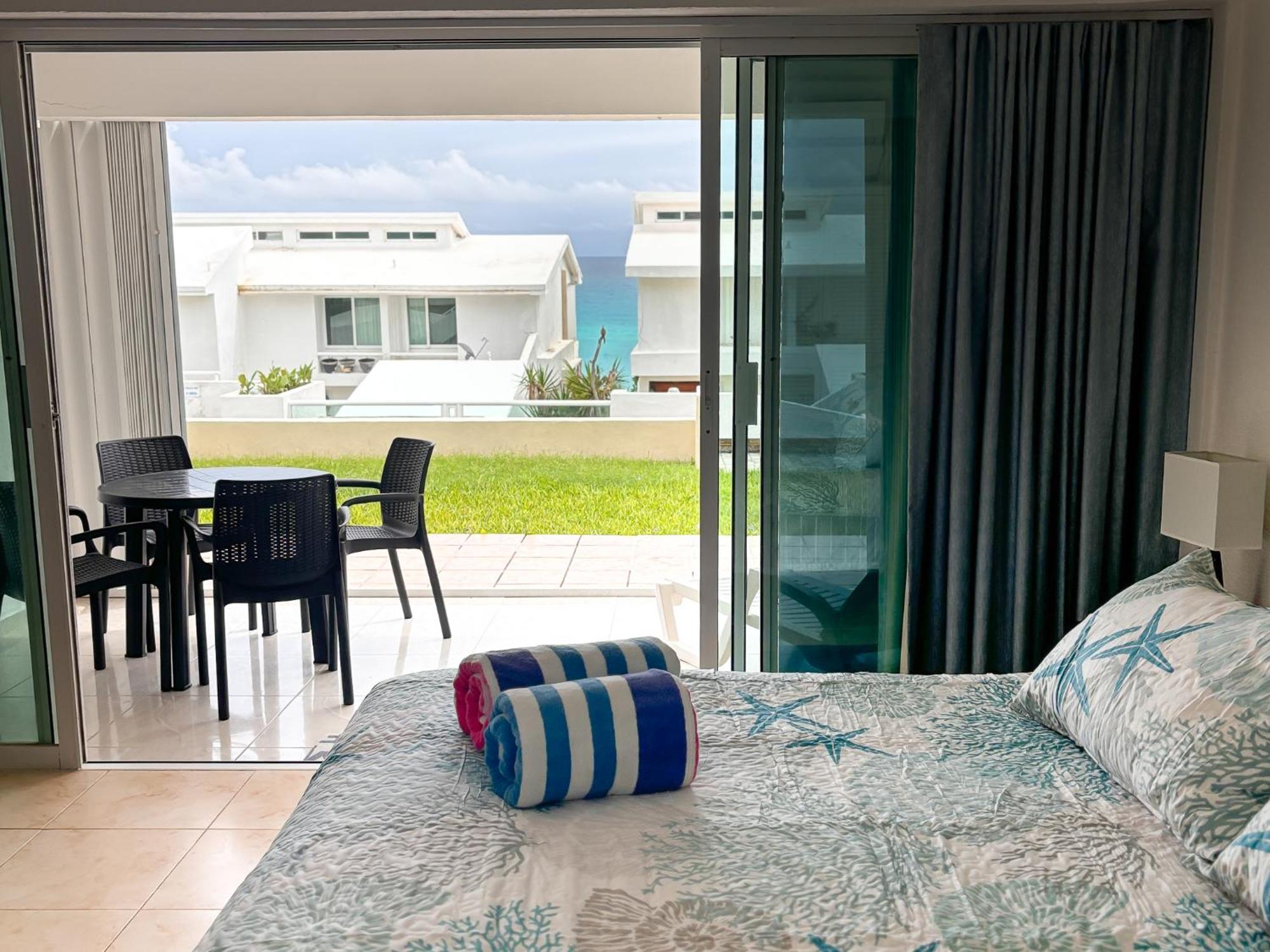 Brisas Shores 07 Beachfront Condo, Pool And Garden Area, Zona Hotelera