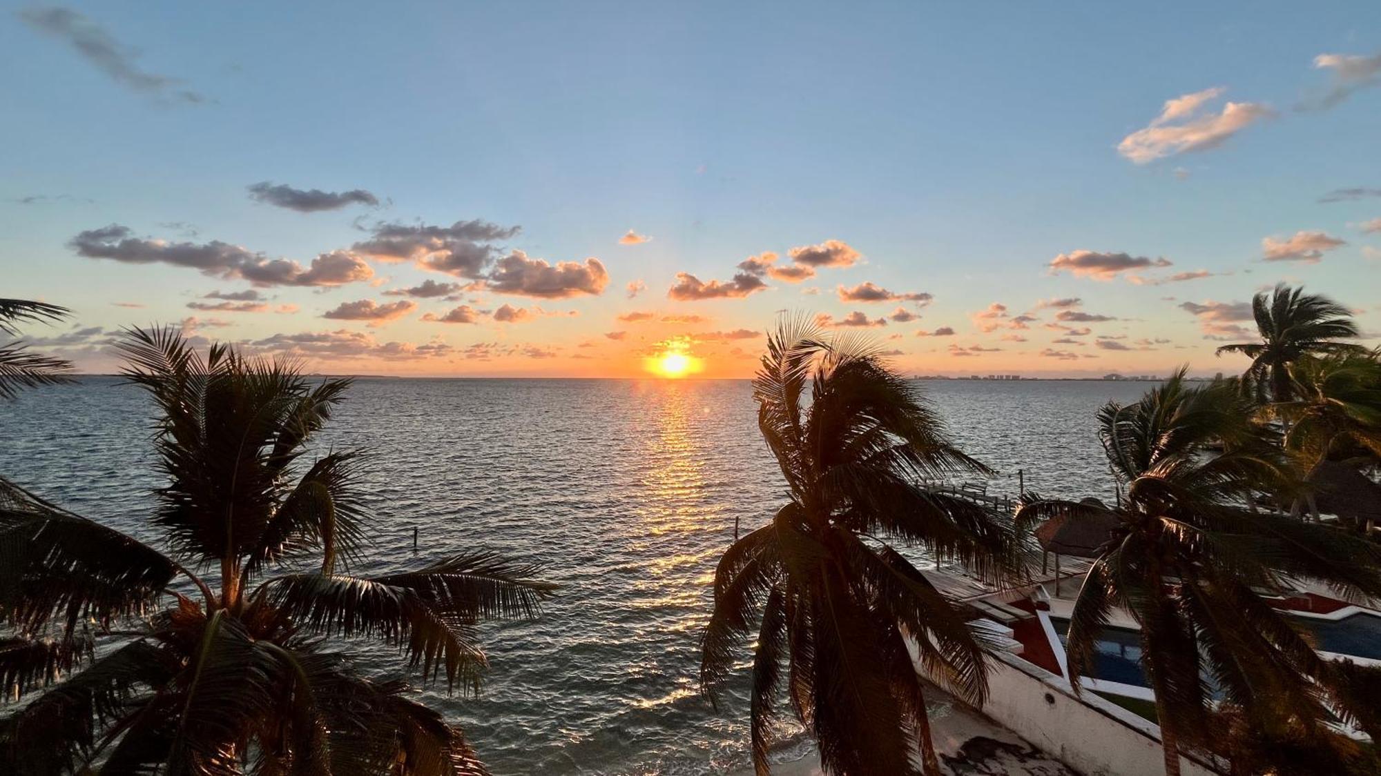 Beautiful In Front Ocean View Apartment Cancún