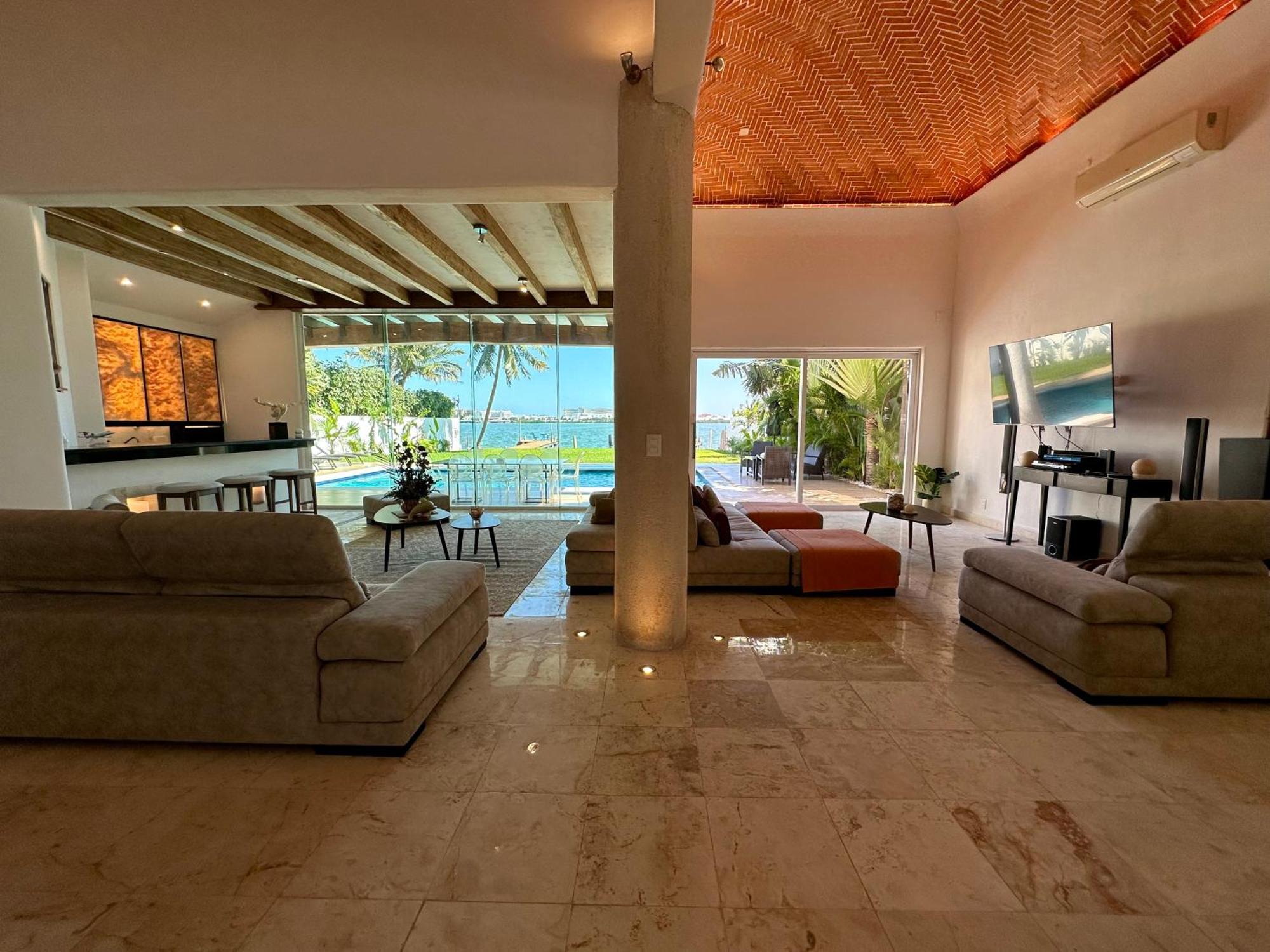 Don Village - 5br Luxury Waterfront Private By Solmar