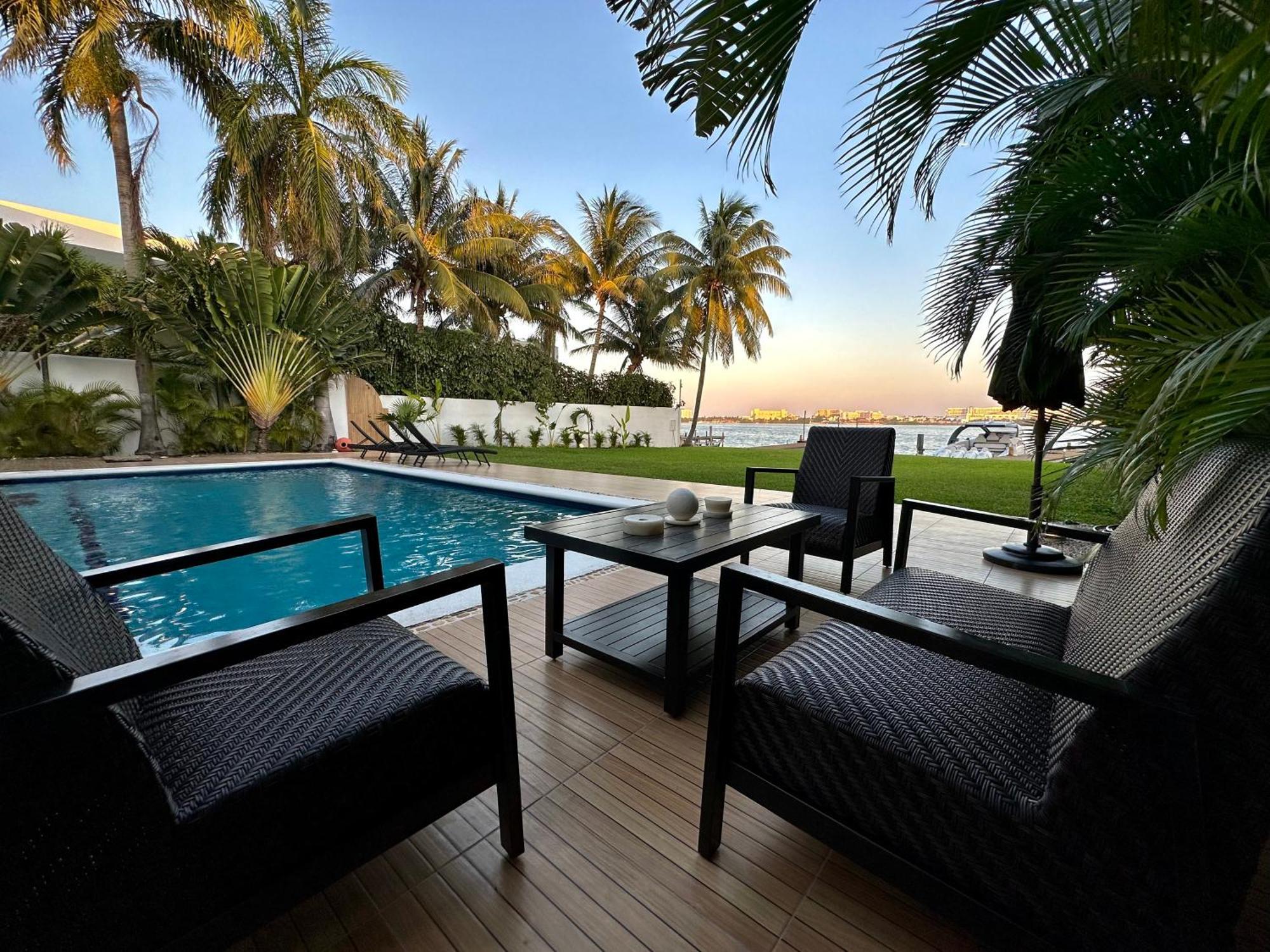 Apartment Don Village - 5br Luxury Waterfront Private By Solmar