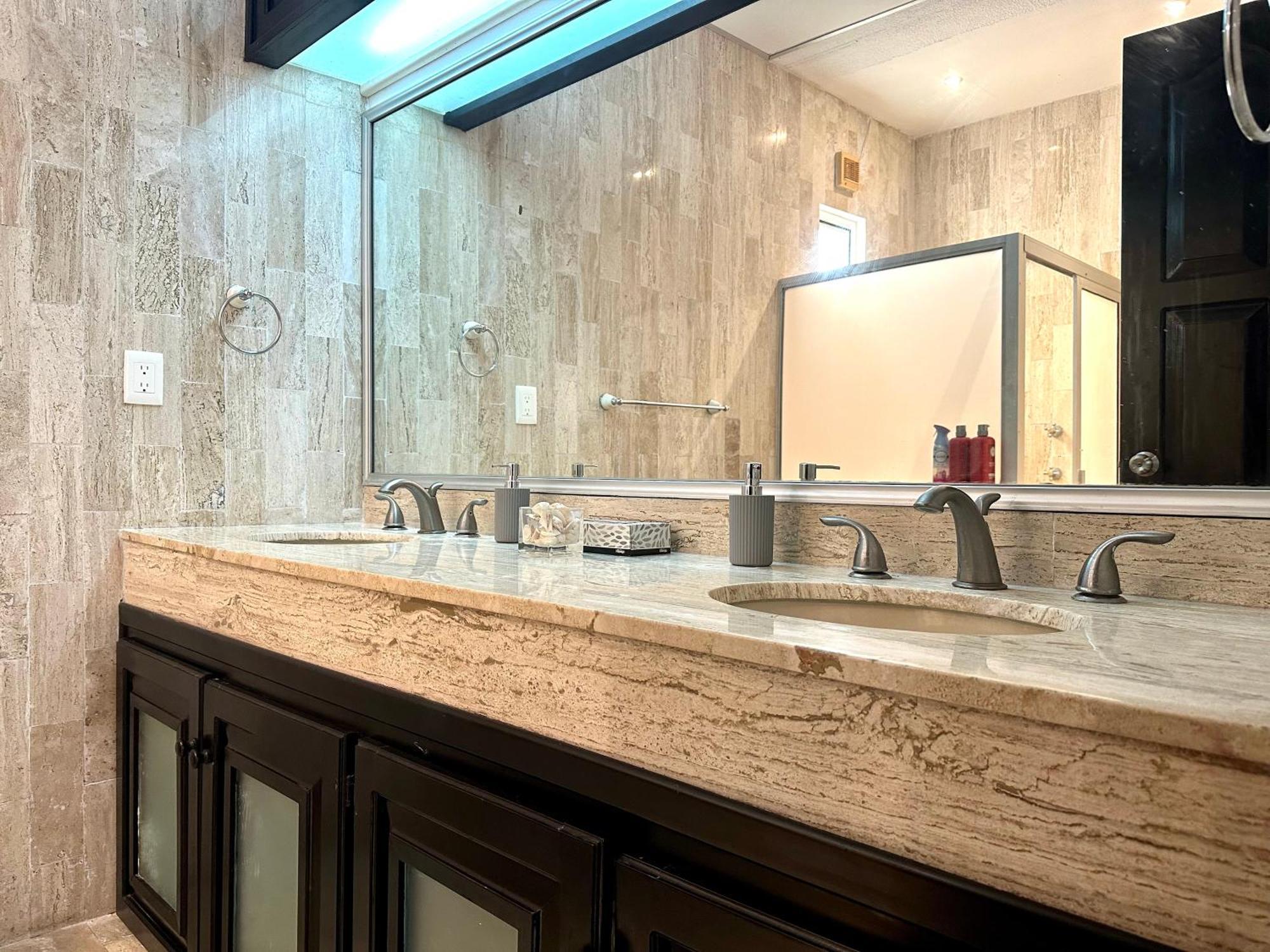 Don Village - 5br Luxury Waterfront Private By Solmar Apartment