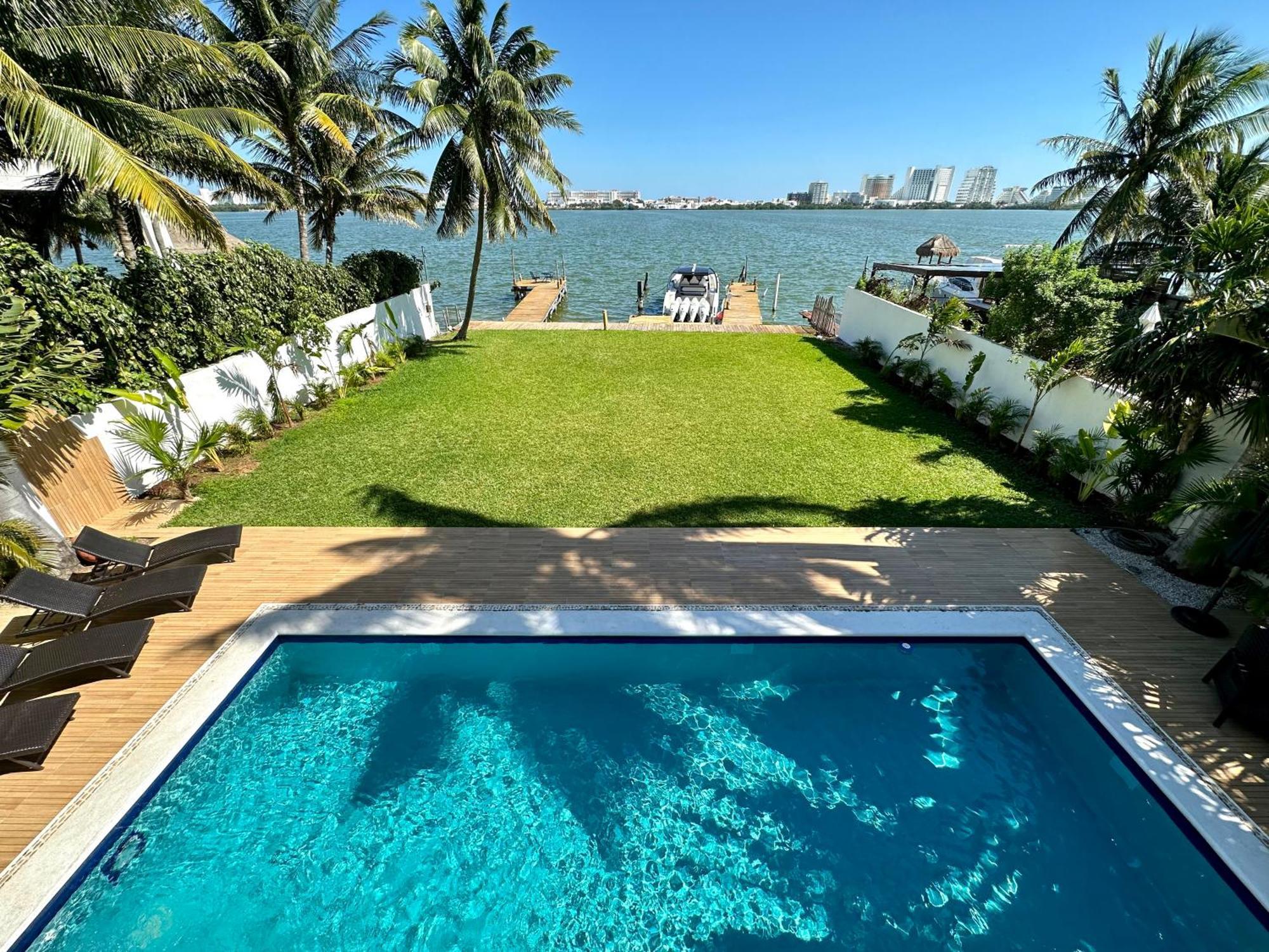 Don Village - 5br Luxury Waterfront Private By Solmar