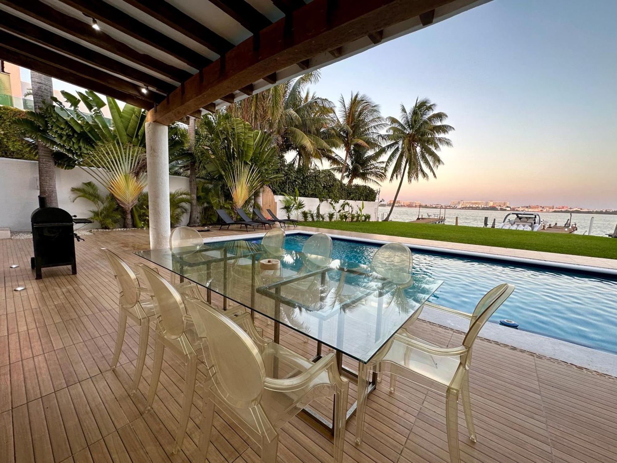 Don Village - 5br Luxury Waterfront Private By Solmar