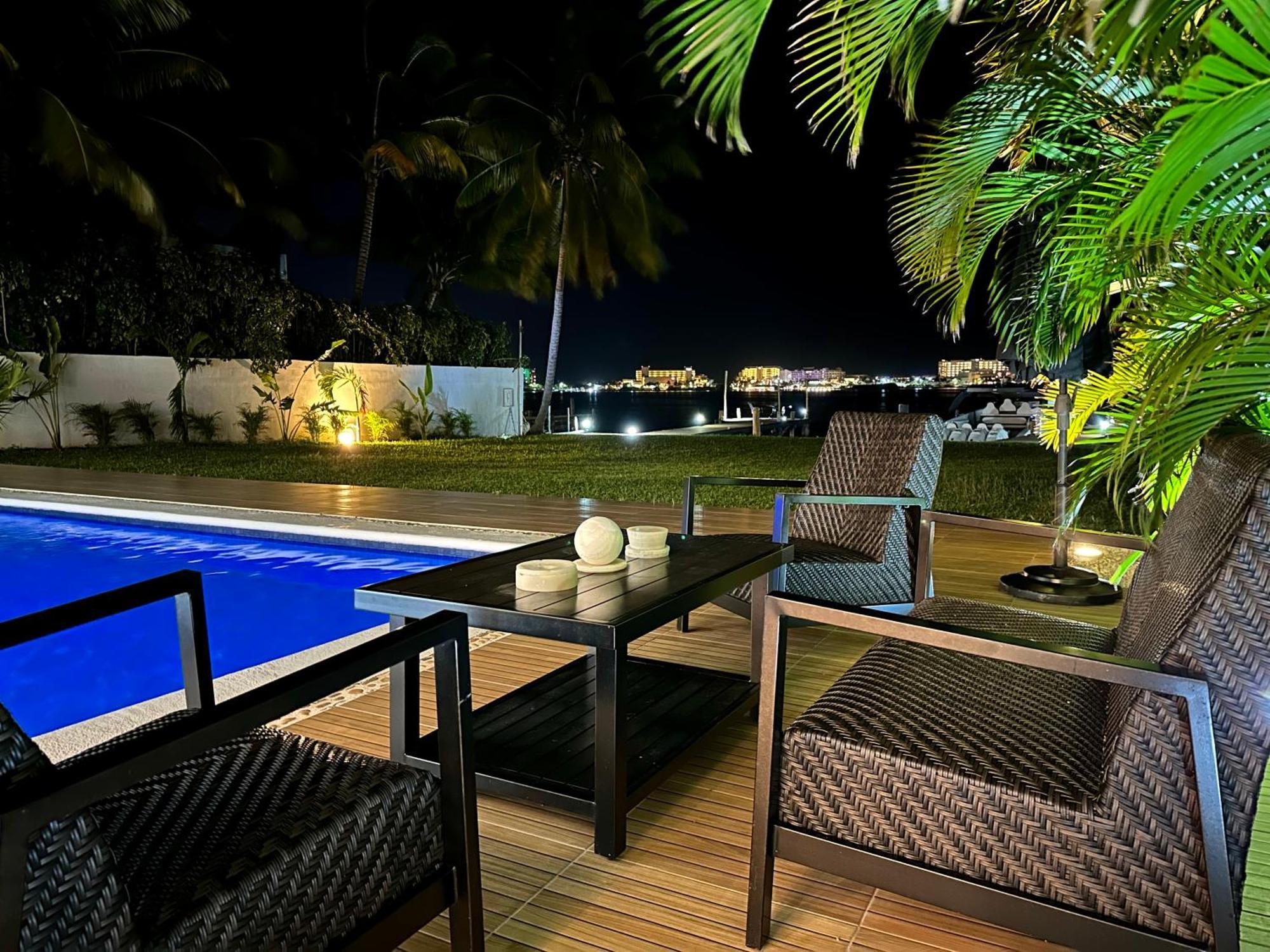 Don Village - 5br Luxury Waterfront Private By Solmar
