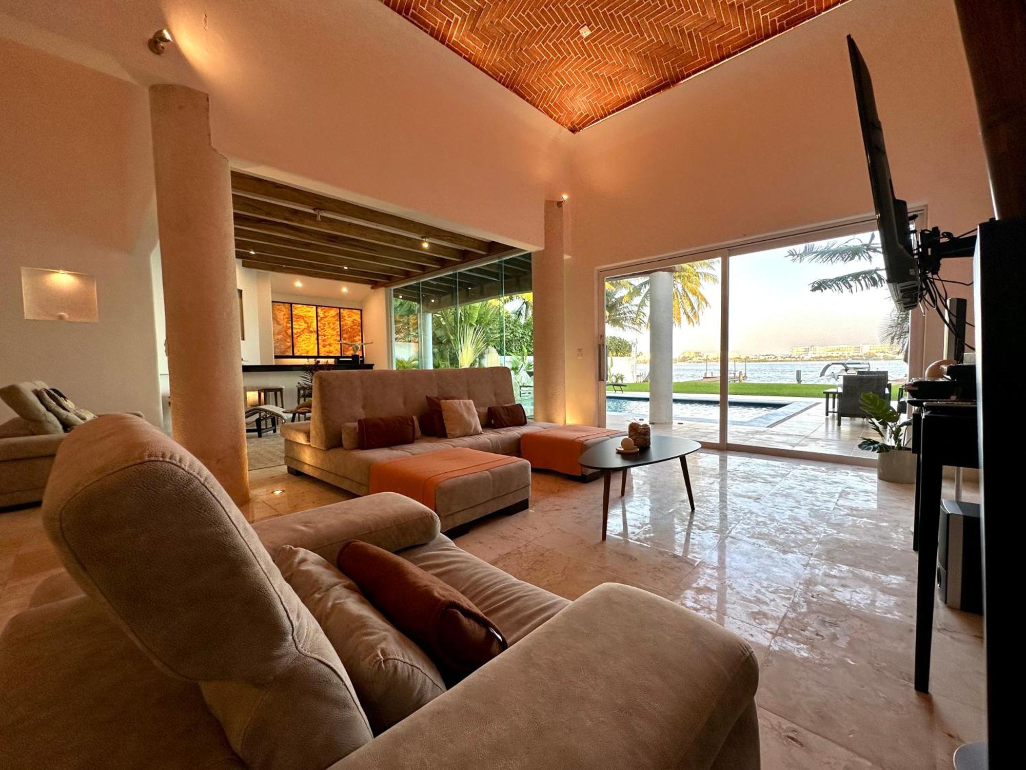 Apartment Don Village - 5br Luxury Waterfront Private By Solmar