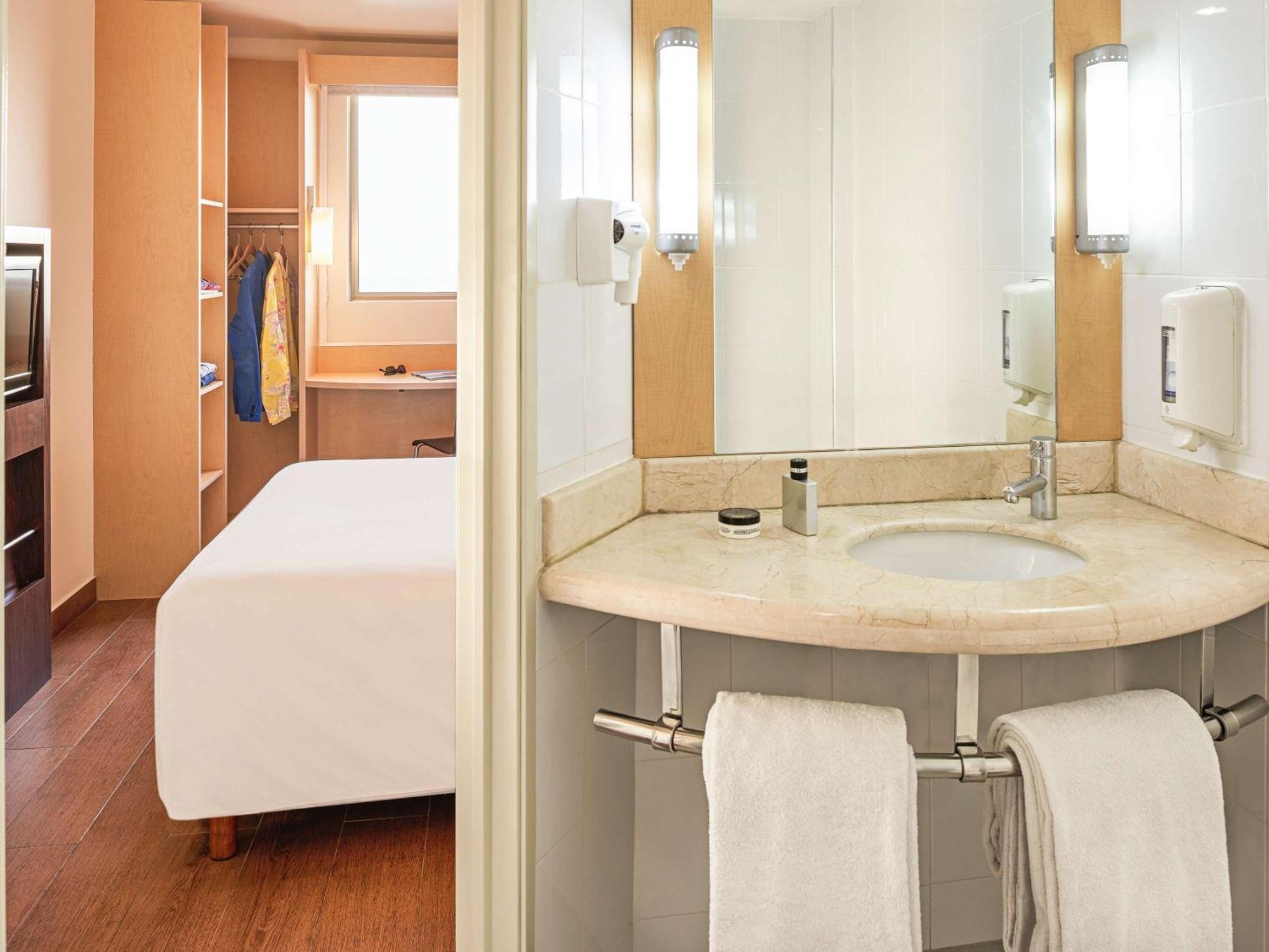 Ibis Centro Hotel 3*
