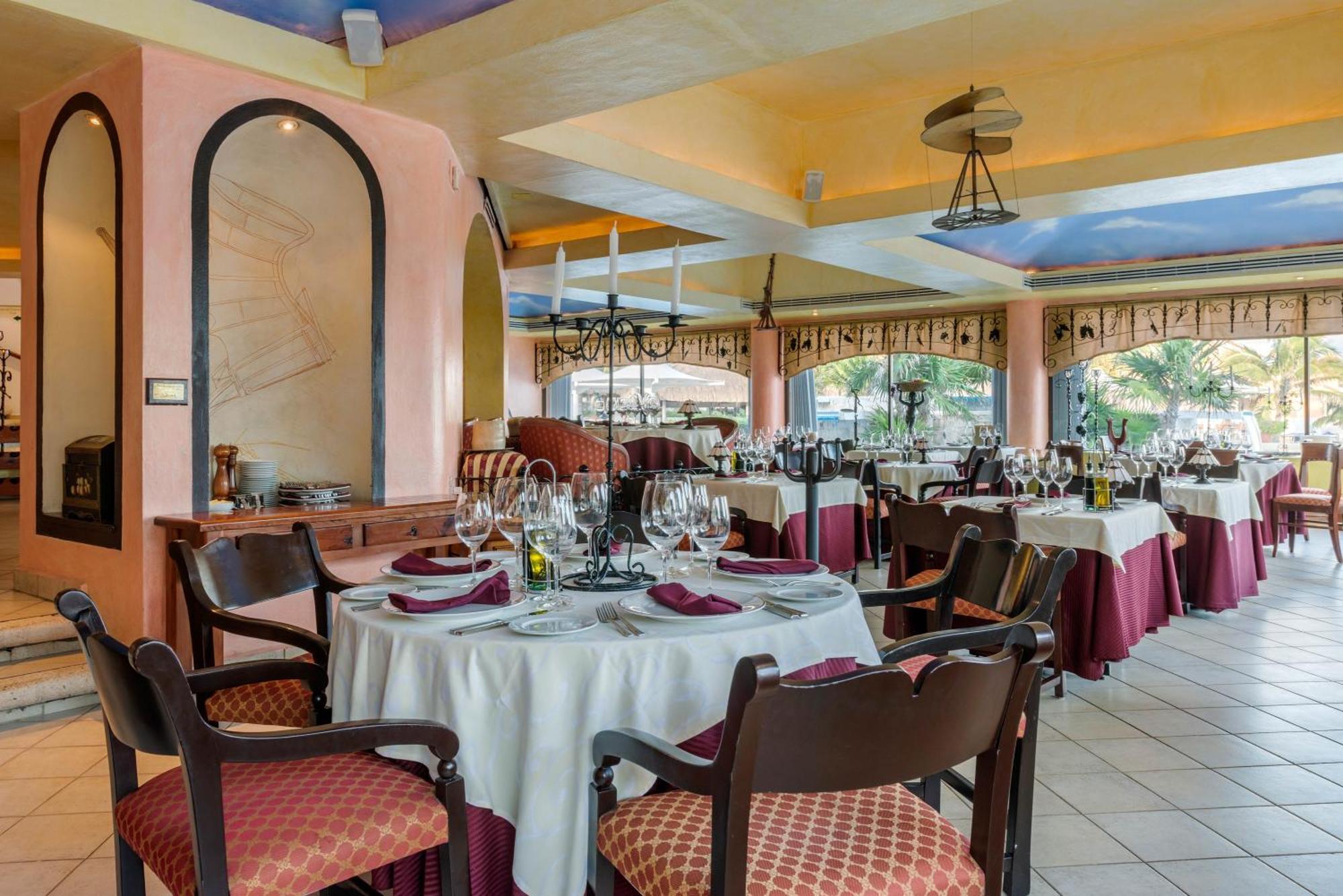Wyndham Grand All Inclusive & Hotel 5*