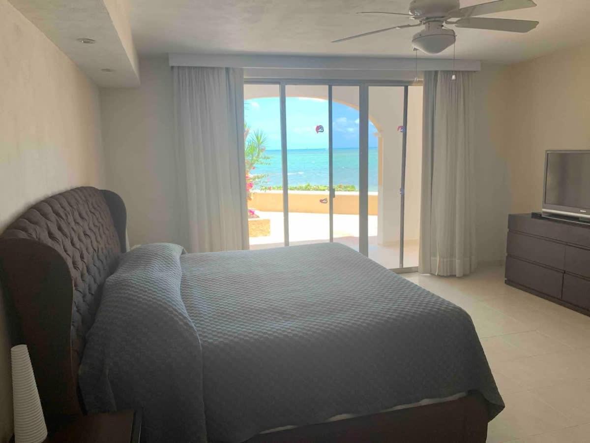 Amazing Steps From The Caribbean Sea, Front Cancun