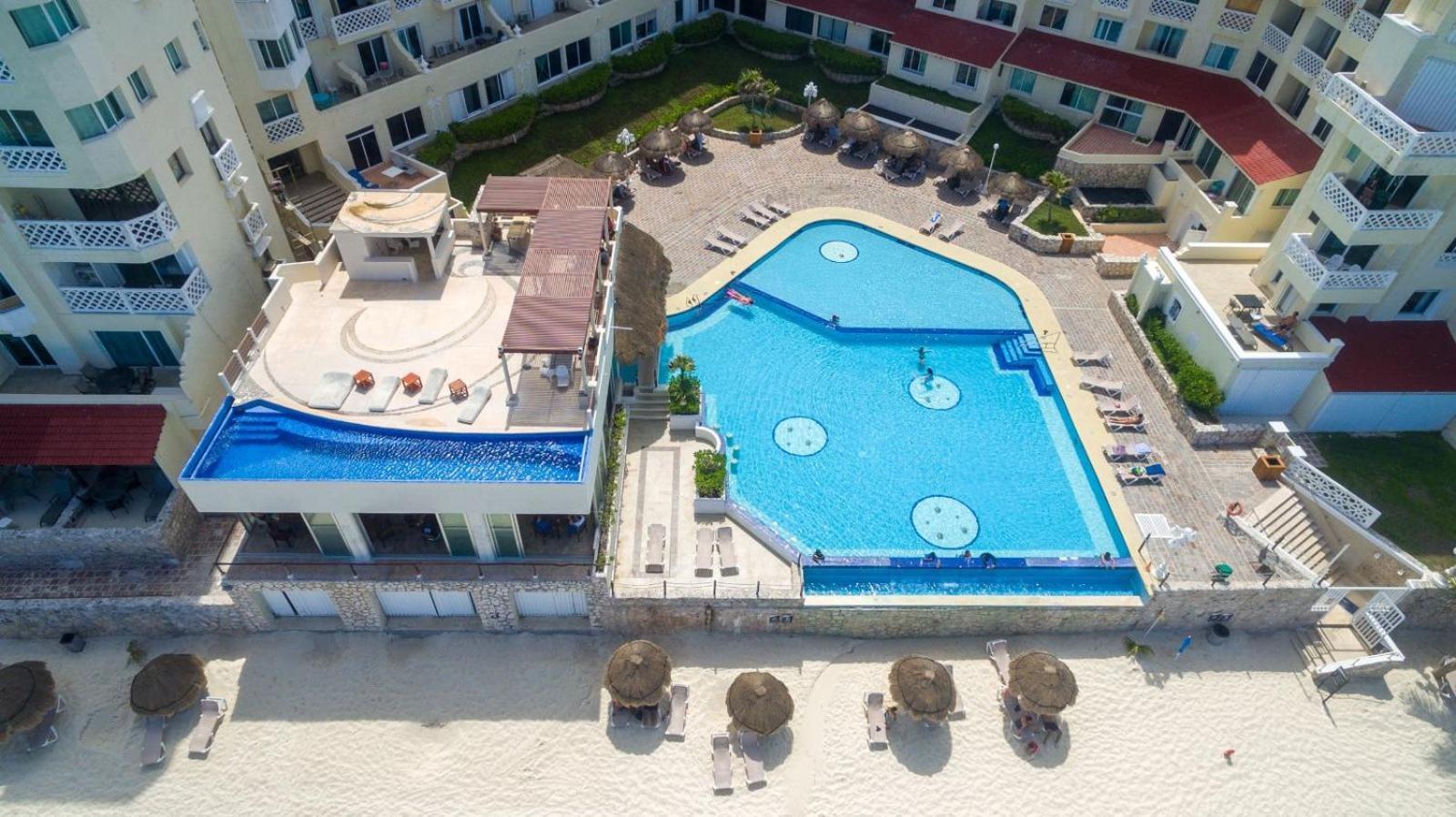 Plaza Estudios Frente Al Mar * Cancun