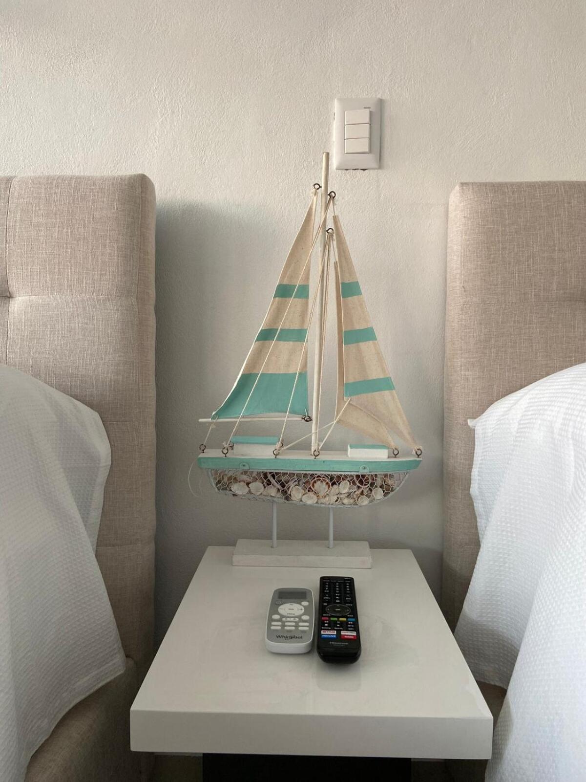 Front And Lagoon View In Apartment *