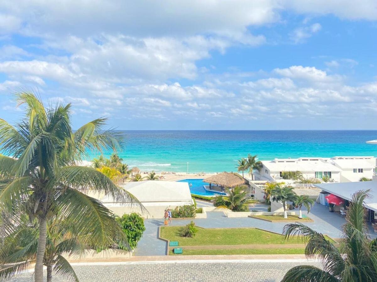 Front And Lagoon View In Cancun