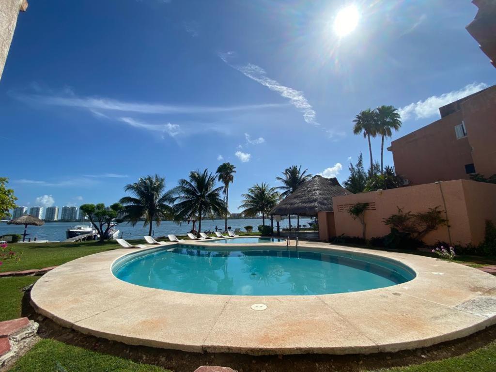 Hermoso Departamento En Zona Hotelera Frente A La Laguna Cancún