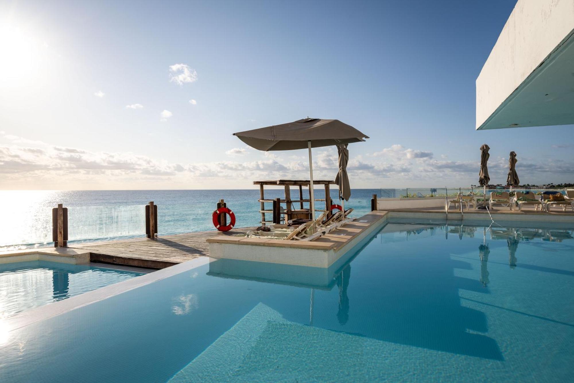 Ocean View Modern & Luxury Amenities Apartment Cancún