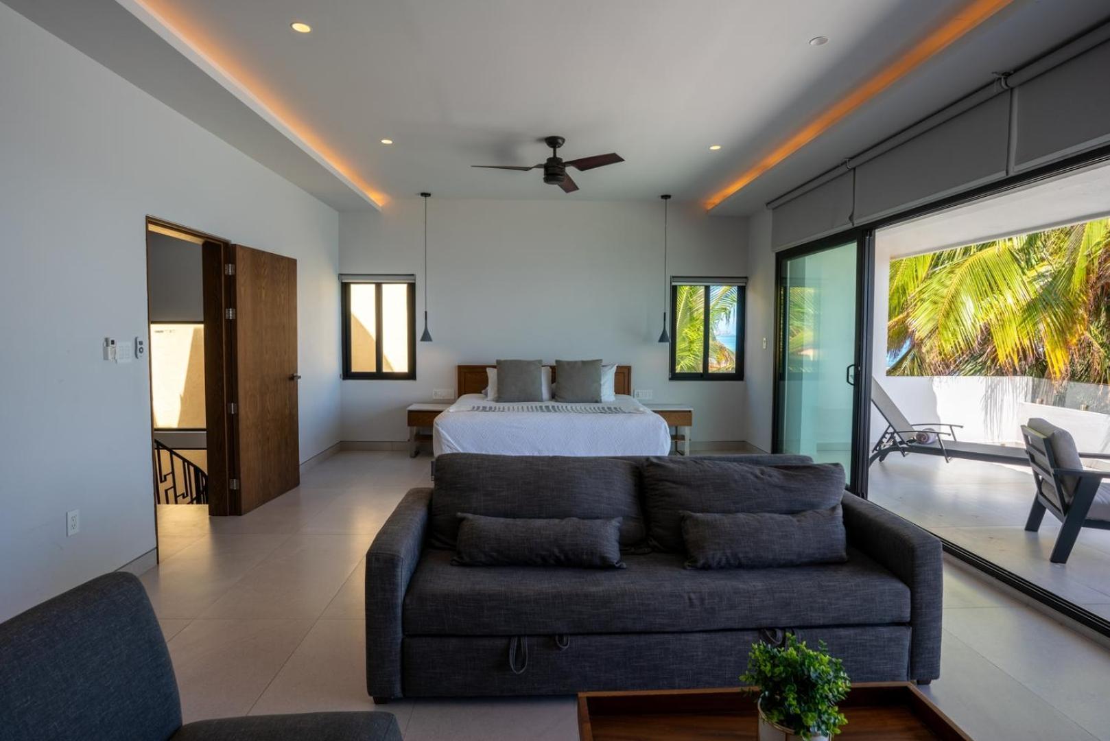 Сasa de vacaciones 6br Modern Oceanfront W/ Infinity Pool