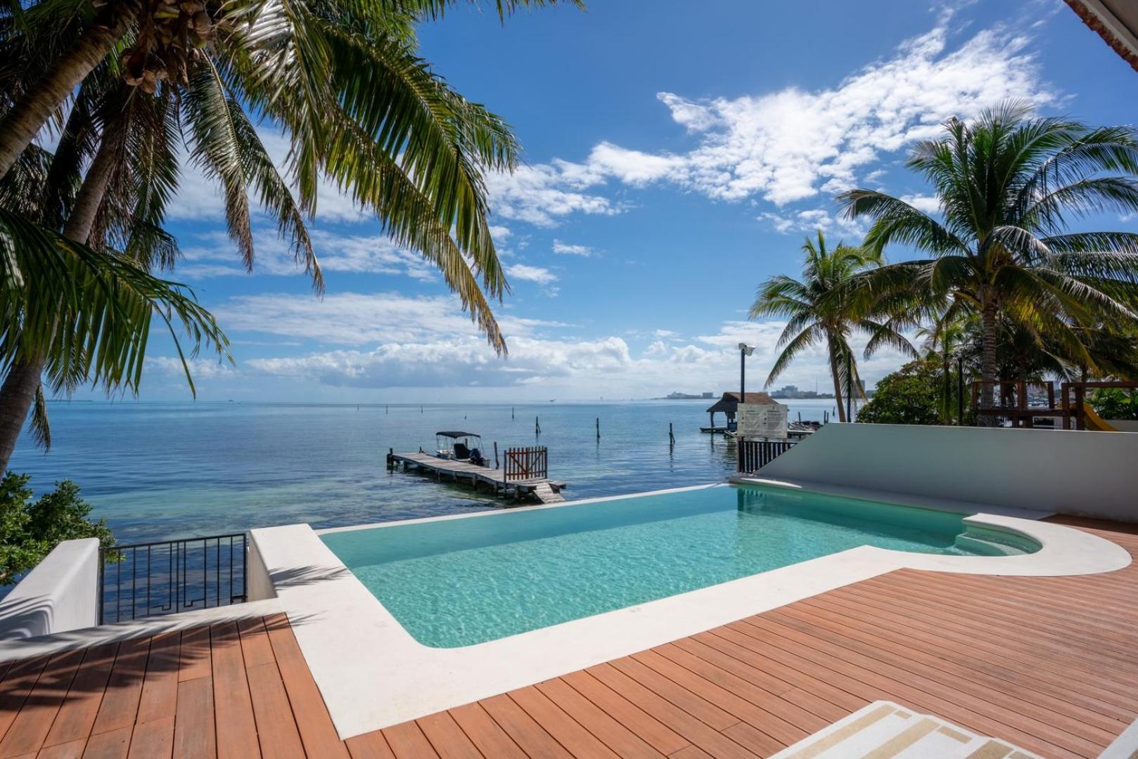 Сasa de vacaciones 6br Modern Oceanfront W/ Infinity Pool Cancún