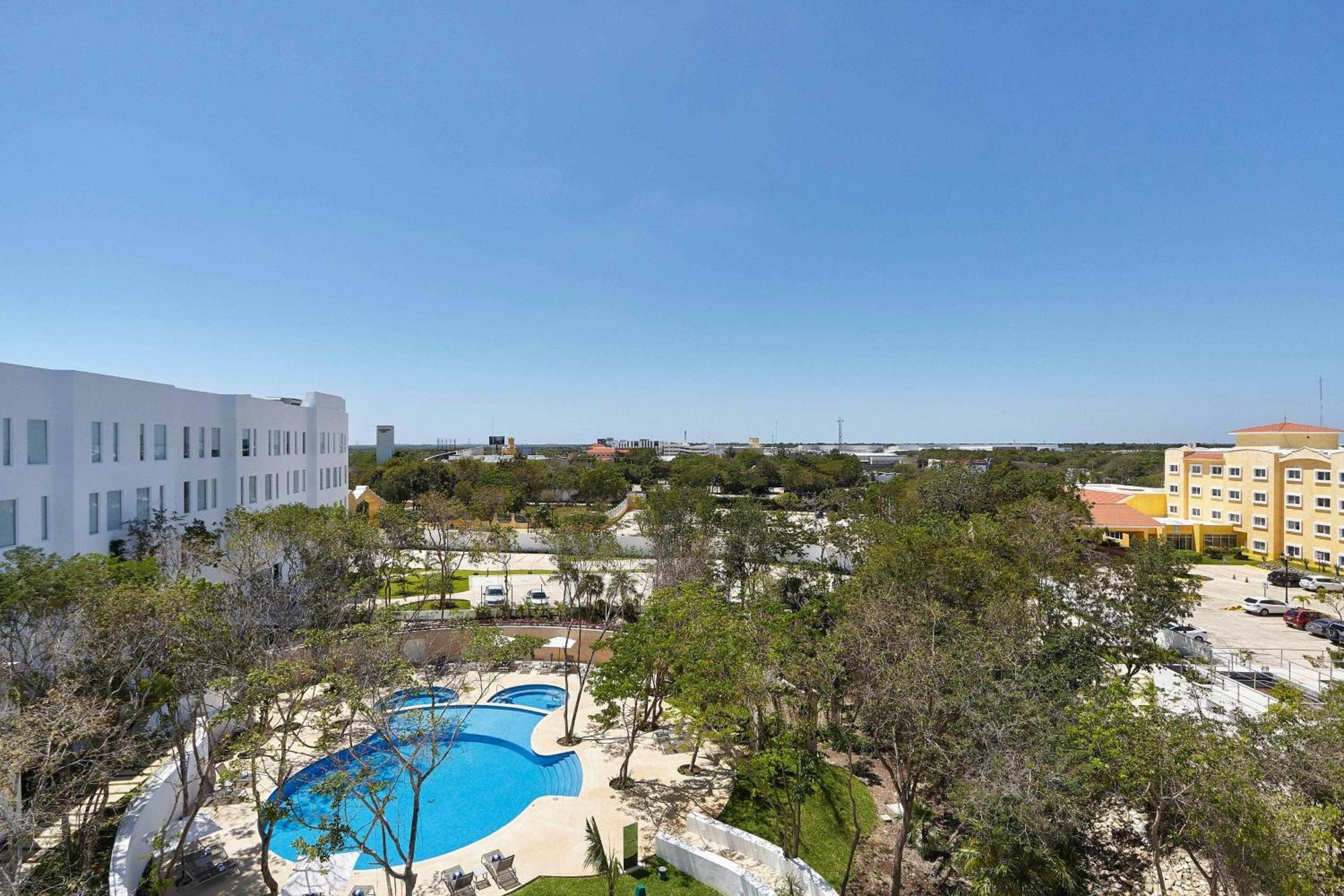 Fairfield & By Marriott Cancun Airport Hotel 4*