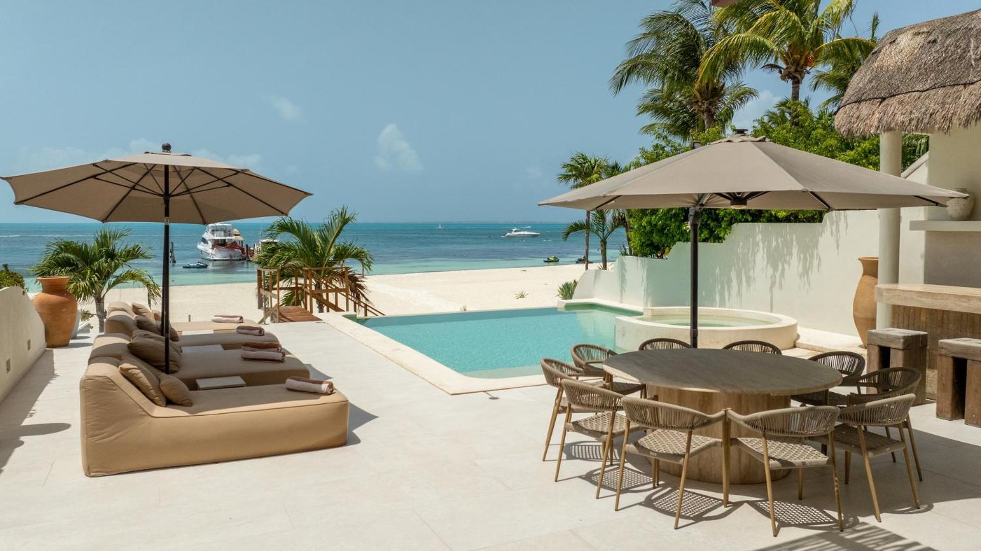 Flamingos Villa *