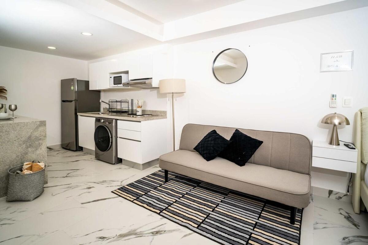 Barcelona Charming With Modern Design Apartment
