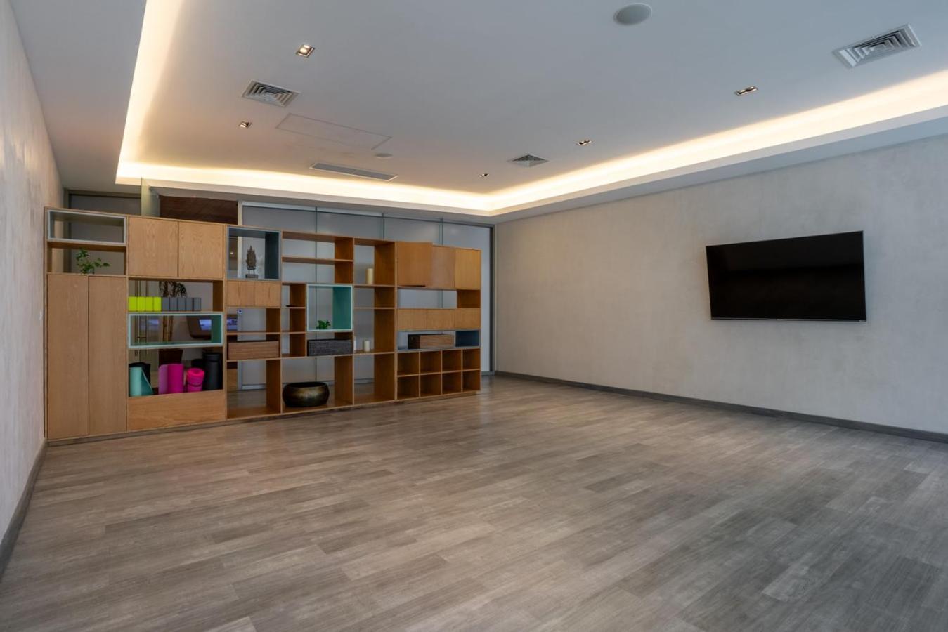 2br & Marina Front W/ Features *