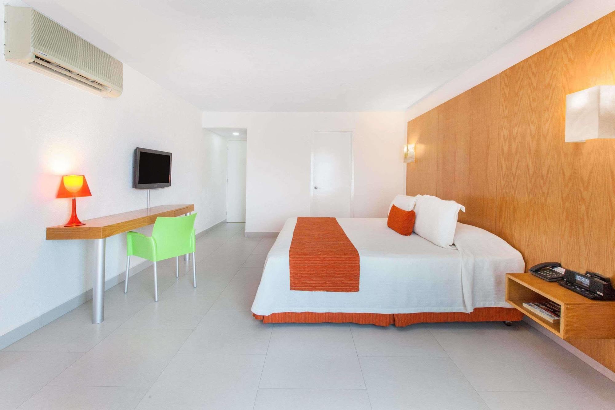 Adhara Express Hotel Cancun