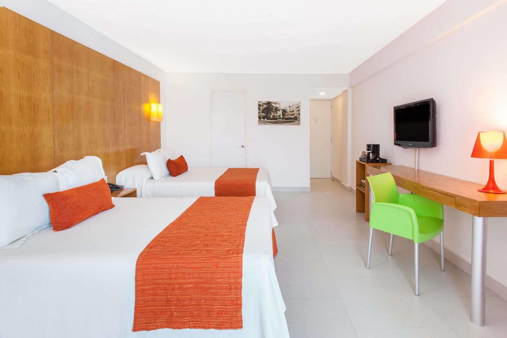 Hotel Adhara Express