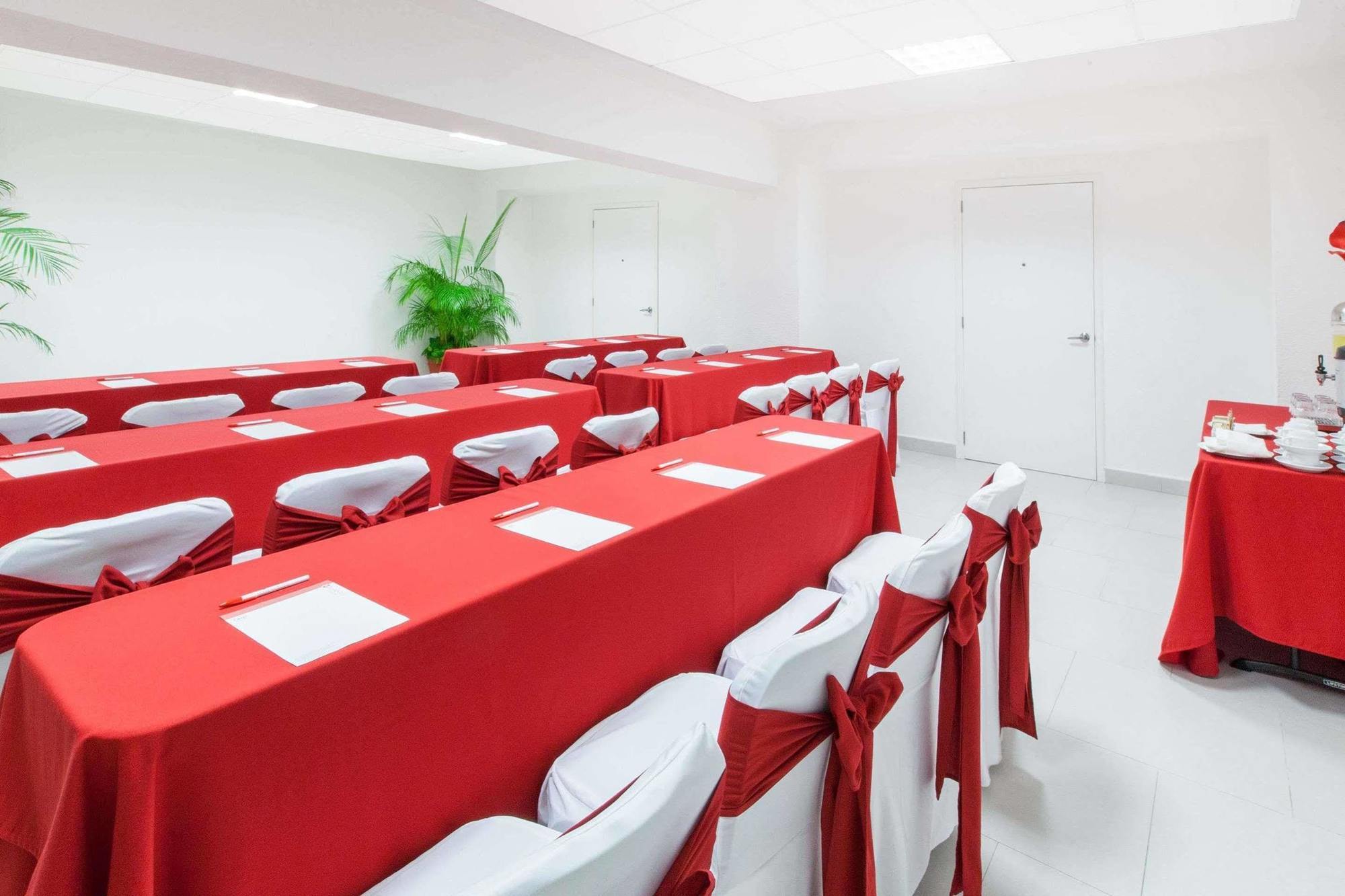 Hotel Adhara Express Cancun