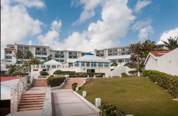 Apartment Remodeled Studio In Beachfront Condominium Cancún