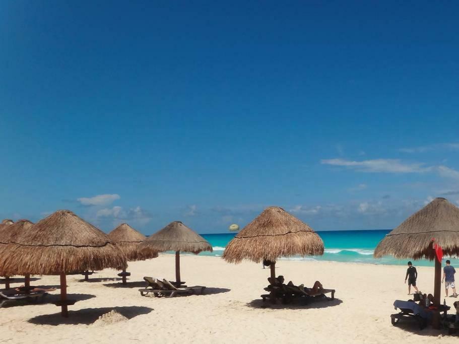 Remodeled Studio In Beachfront Condominium Apartment Cancún