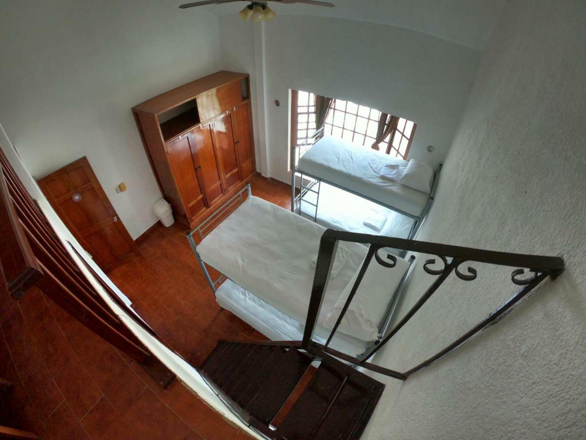 Granada 6 Hostel *