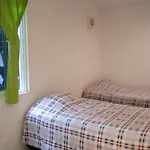 Room In Guest Room - Triple Room, Private Bathroom, A A, Wi-Fi 50 Mbps In The Center Of Cancun