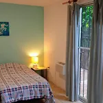 Room In Guest Room - Triple Room, Private Bathroom, A A, Wi-Fi 50 Mbps In The Center Of Cancun
