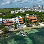 6Br Modern Oceanfront Villa W/ Infinity Pool