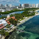 6Br Modern Oceanfront Villa W/ Infinity Pool