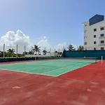 Oceanfront W/Balcony, Pool & Beach Access