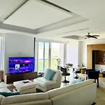 Punta Me Luxury Apartment Beach Front & Ocean View