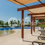 Blue Dream Beachfront 2 Bdr By Casa Paraiso