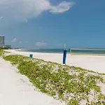 Luxurious 4Br Condo By The Beach - Rooftop Pool