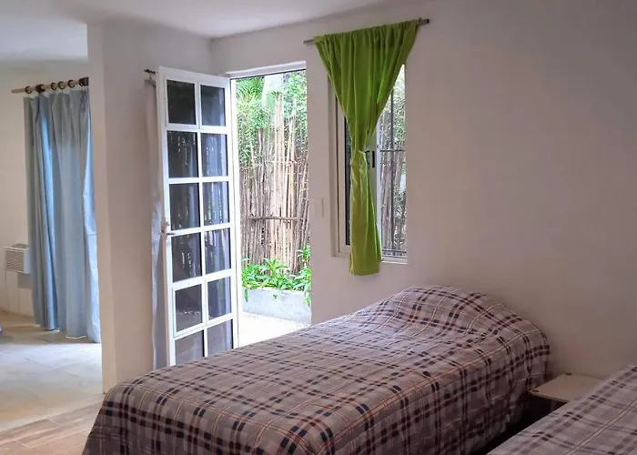 Room In Guest Room - Triple Room, Private Bathroom, A A, Wi-Fi 50 Mbps In The Center Of Cancun