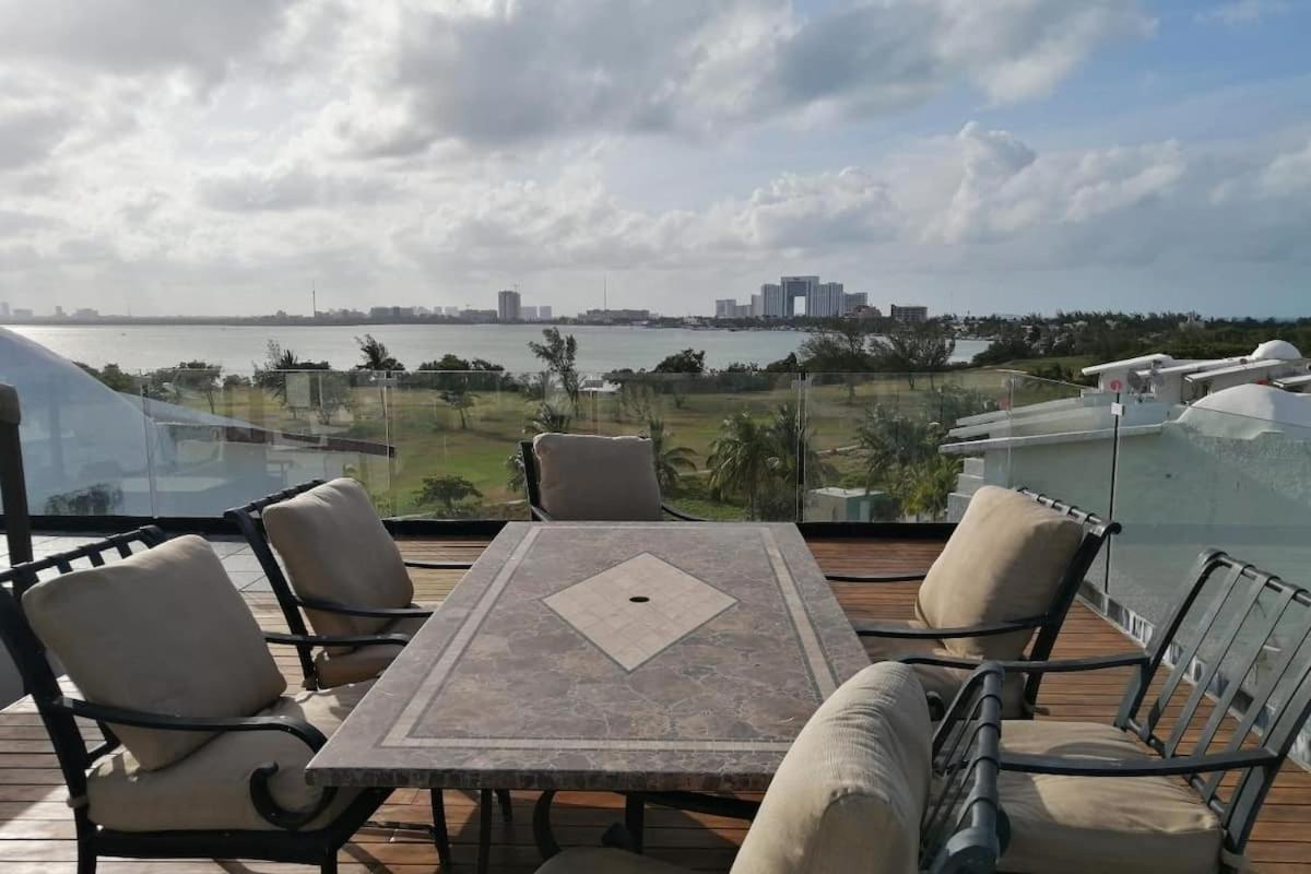 Big Penthouse With Amazing View, Private Rooftop & Jacuzzi Apartment