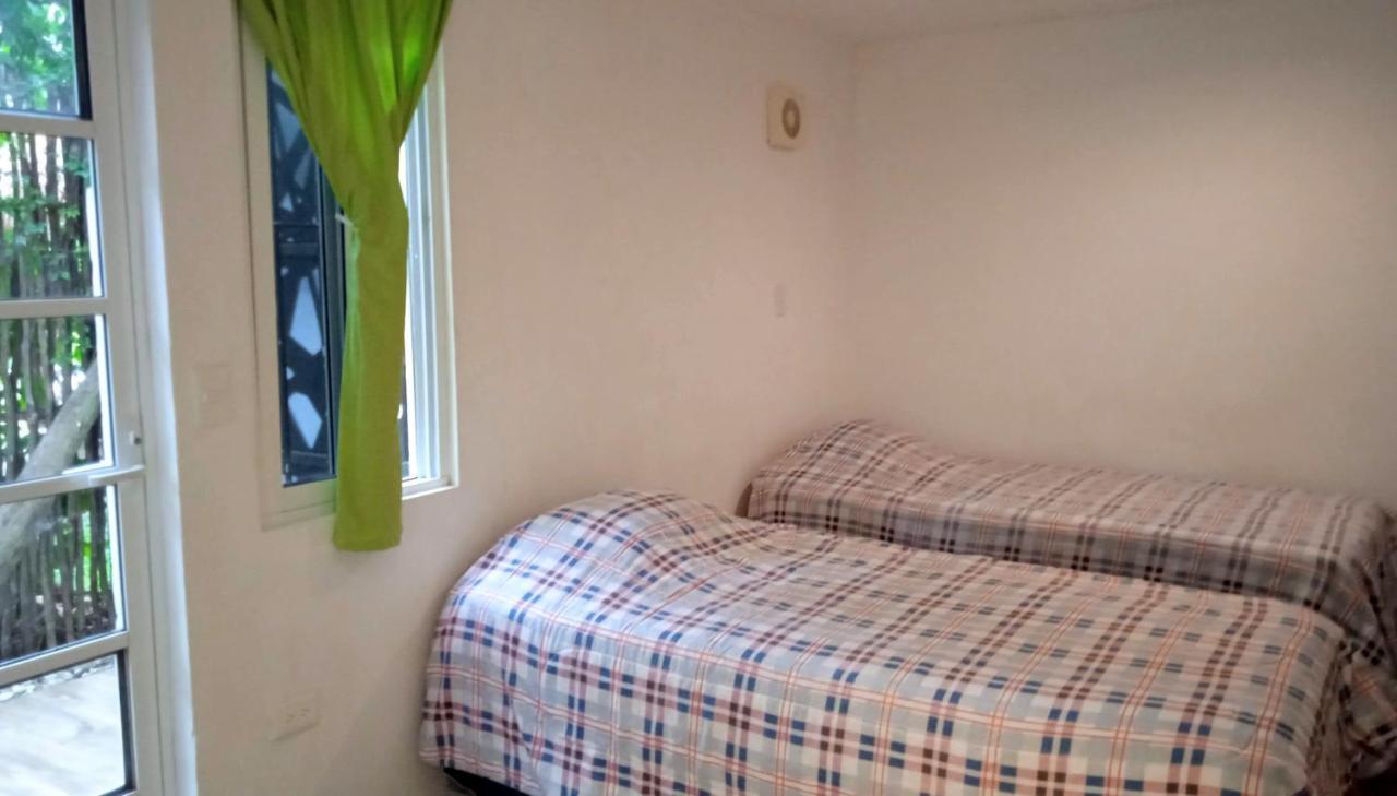 Guest house In Guest - Triple Room, Private Bathroom, A A, Wi-fi 50 Mbps In The Center Of *