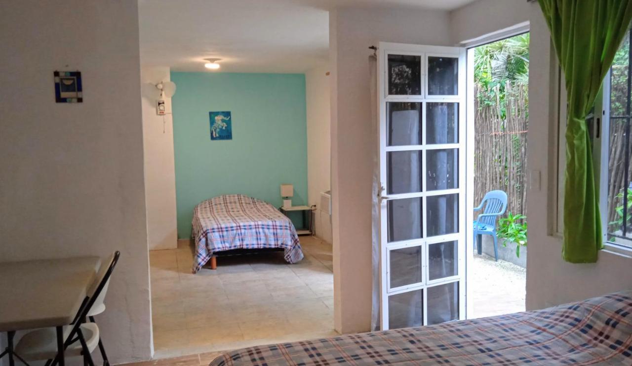 In Guest - Triple Room, Private Bathroom, A A, Wi-fi 50 Mbps In The Center Of Guest house