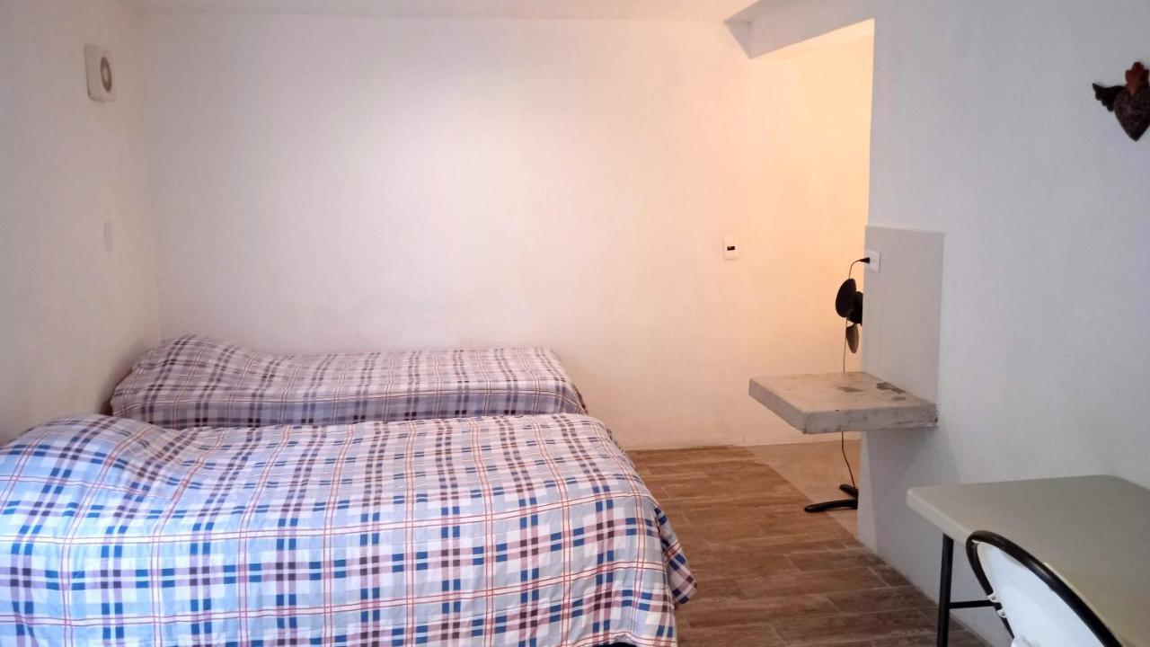 In Guest - Triple Room, Private Bathroom, A A, Wi-fi 50 Mbps In The Center Of * Cancun