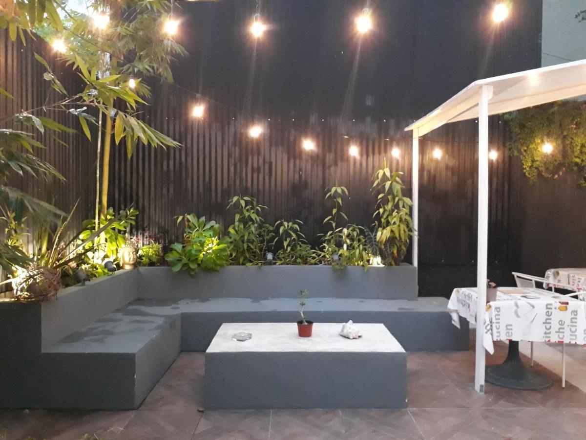 In Guest - Triple Room, Private Bathroom, A A, Wi-fi 50 Mbps In The Center Of Guest house *