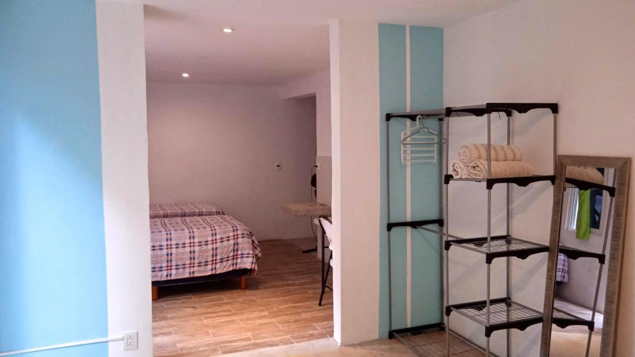 In Guest - Triple Room, Private Bathroom, A A, Wi-fi 50 Mbps In The Center Of Guest house *