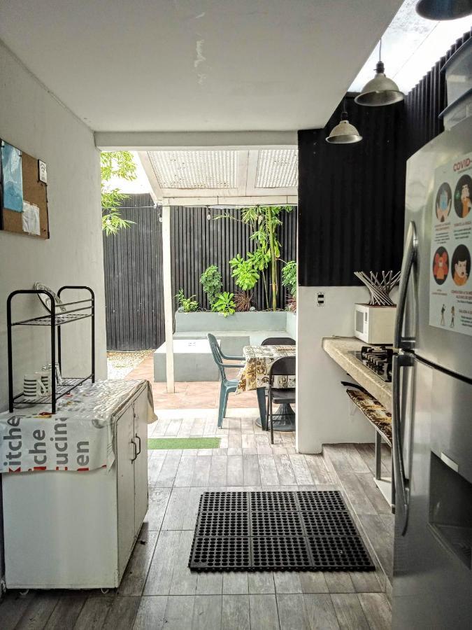 In Guest - Triple Room, Private Bathroom, A A, Wi-fi 50 Mbps In The Center Of Guest house *