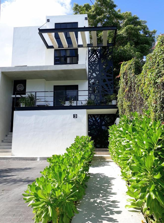 Guest house In Guest - Triple Room, Private Bathroom, A A, Wi-fi 50 Mbps In The Center Of Cancun