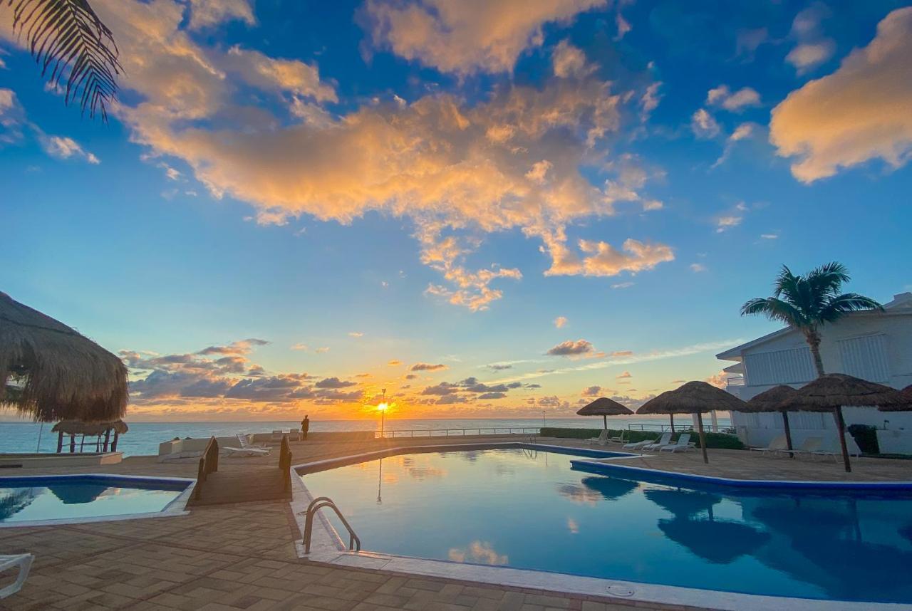 Apartment Brisas Shores 07 Beachfront Condo, Pool And Garden Area, Zona Hotelera
