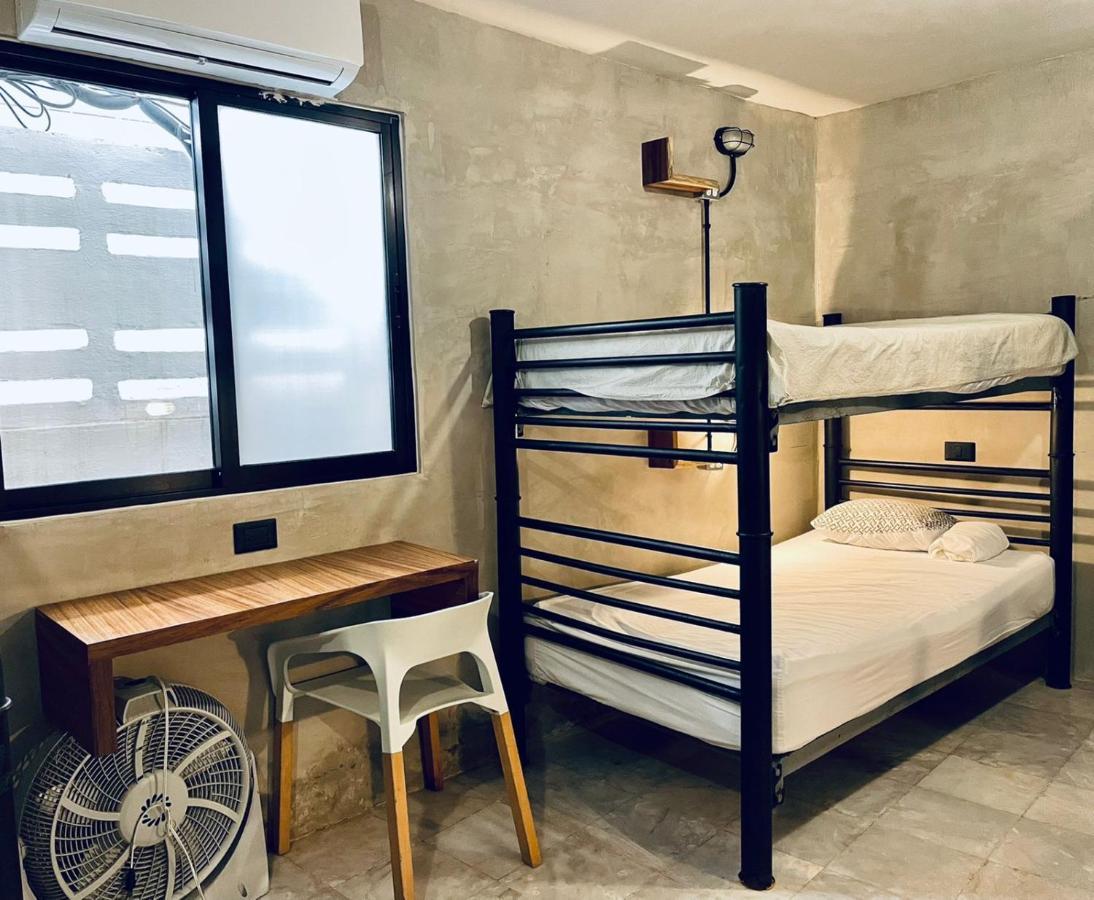 Moloch Hostel&suites