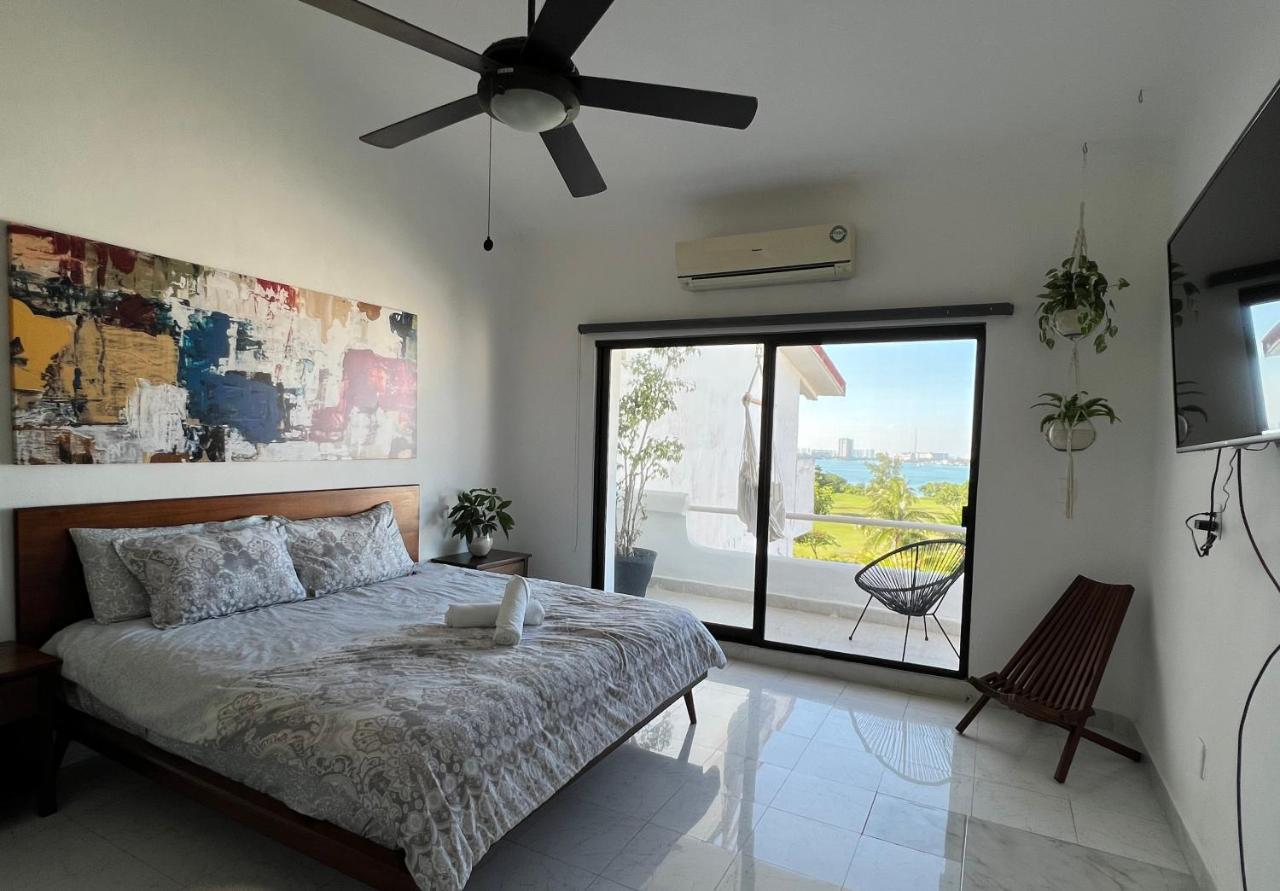 Big Penthouse With Amazing View, Private Rooftop & Jacuzzi Apartment
